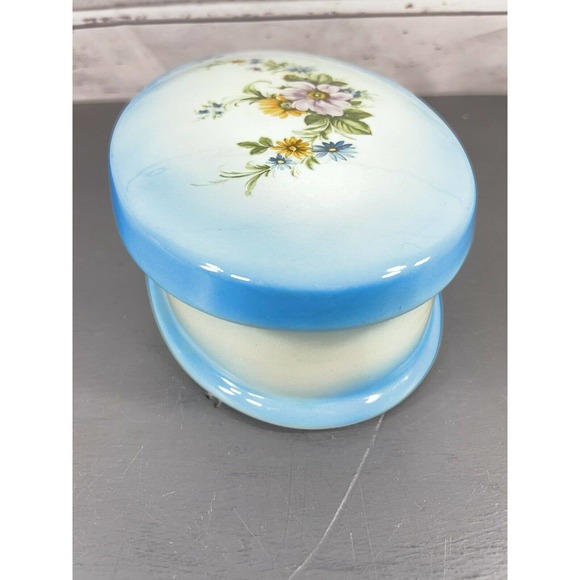 Vintage Porcelain Large Oval White Blue Flower Trinket Dresser Box Signed N M - Picture 4 of 11